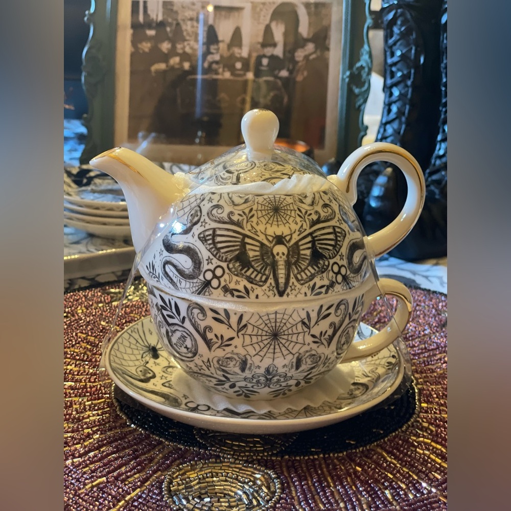 GRACE TEAWARE NEW Gothic Tea For 1 With Skulls And Moth Design Teapot/Teacup Set - Picture 2 of 16